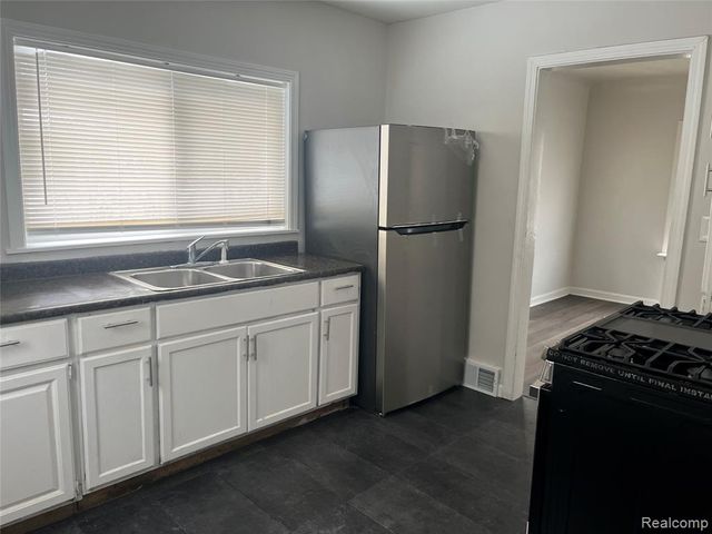 519 Highland Avenue, Pontiac, MI 48341