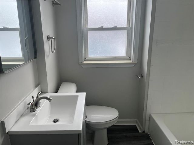 519 Highland Avenue, Pontiac, MI 48341