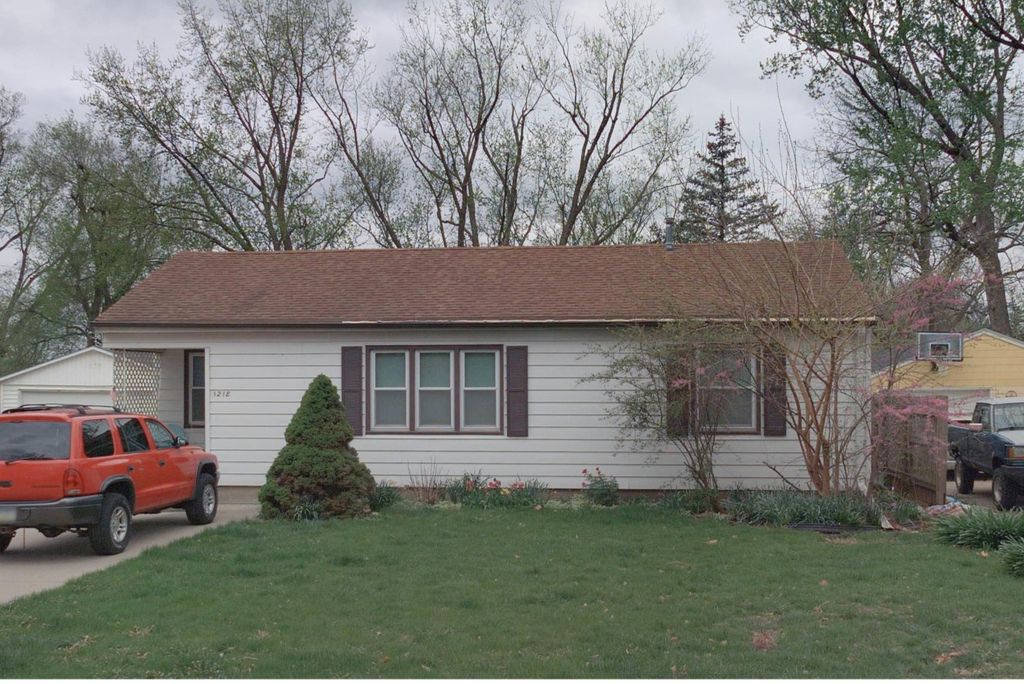 1218 68th Street, Windsor Heights, IA 50324