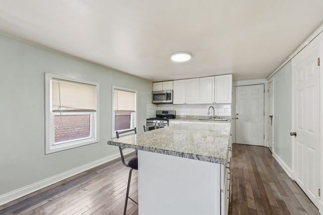 4026 N Kimball Avenue, Chicago, IL 60618