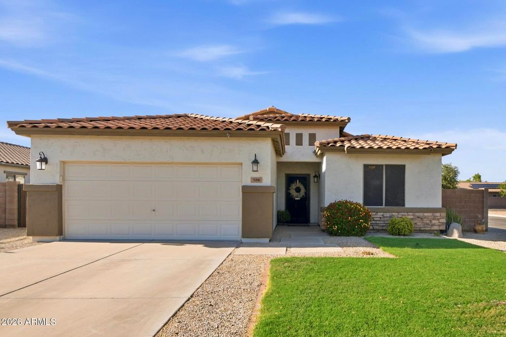 586 E CHELSEA Drive, San Tan Valley, AZ 85140 — exterior