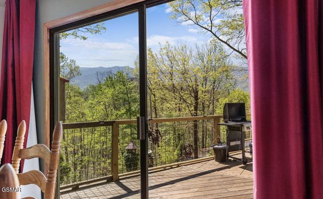 725 Sunshine Trail, Gatlinburg, TN 37738