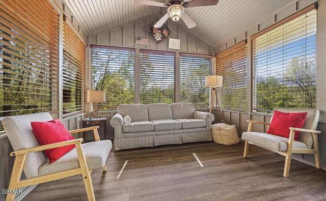 725 Sunshine Trail, Gatlinburg, TN 37738