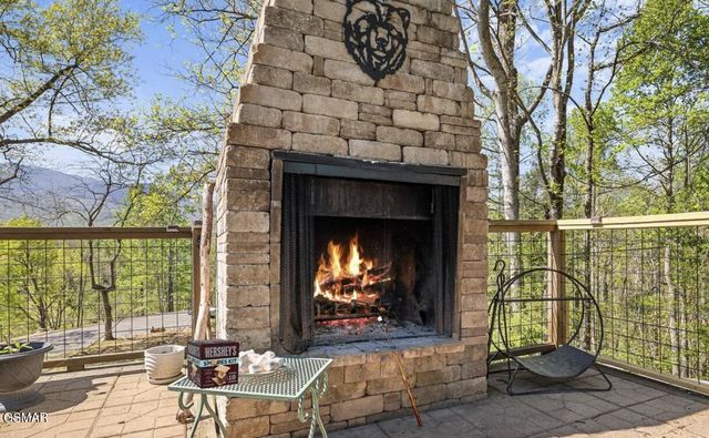 725 Sunshine Trail, Gatlinburg, TN 37738