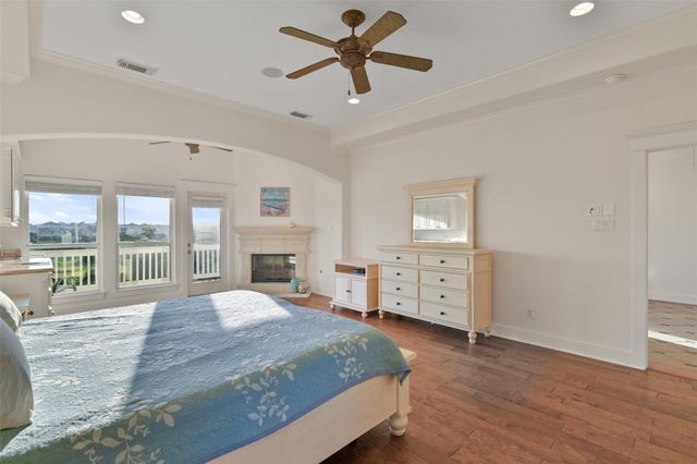 13338 Binnacle Way, Galveston, TX 77554