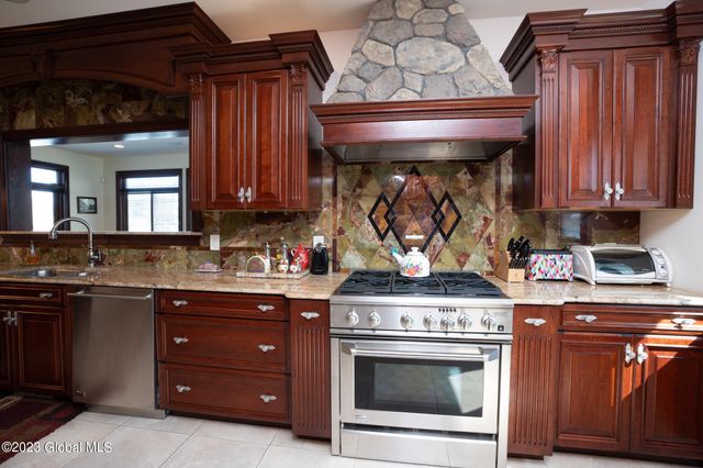 1310 Currybush Road, Rotterdam, NY 12306