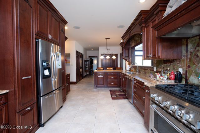 1310 Currybush Road, Rotterdam, NY 12306