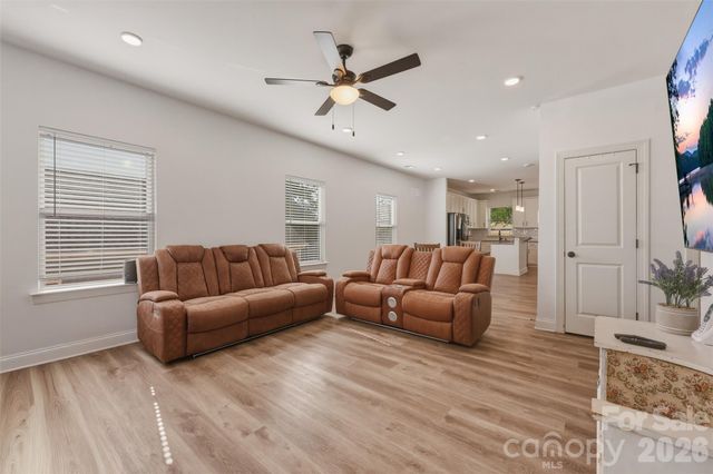 701 E 3rd Avenue, Gastonia, NC 28054