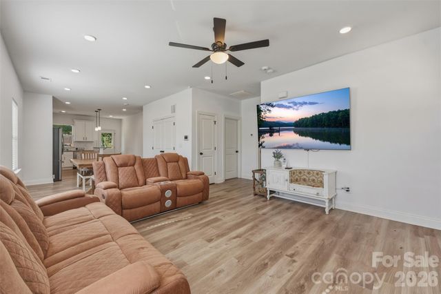 701 E 3rd Avenue, Gastonia, NC 28054