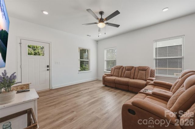 701 E 3rd Avenue, Gastonia, NC 28054