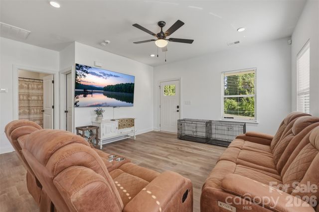701 E 3rd Avenue, Gastonia, NC 28054