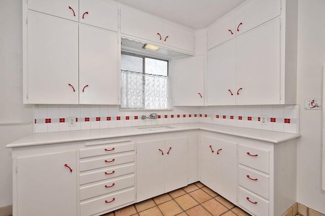 1208 Larkin Way, Sacramento, CA 95818