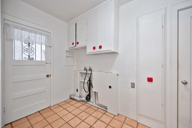 1208 Larkin Way, Sacramento, CA 95818