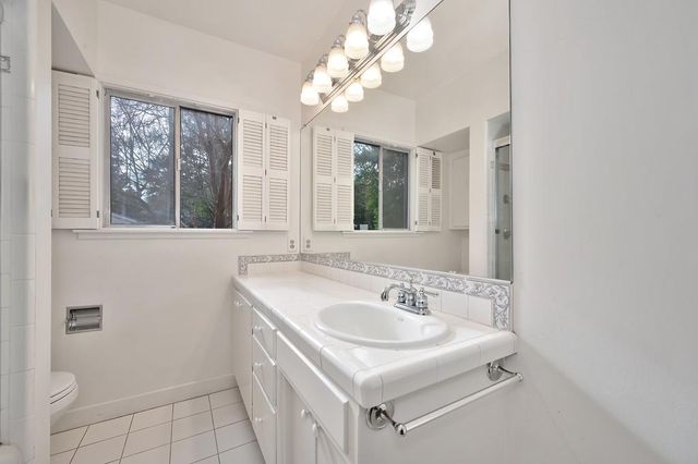 1208 Larkin Way, Sacramento, CA 95818