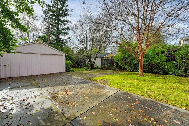 1208 Larkin Way, Sacramento, CA 95818