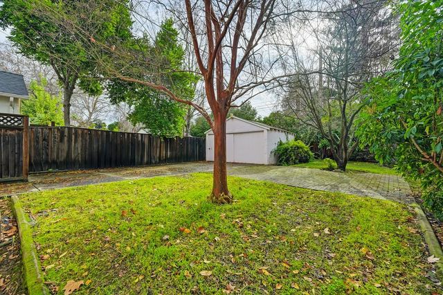 1208 Larkin Way, Sacramento, CA 95818