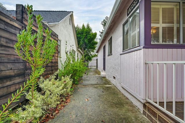 1208 Larkin Way, Sacramento, CA 95818