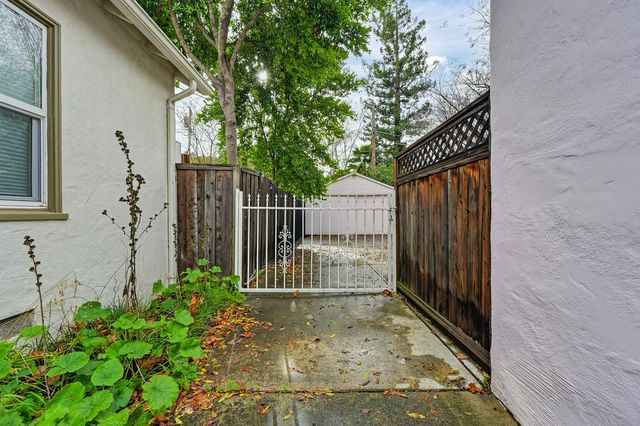 1208 Larkin Way, Sacramento, CA 95818