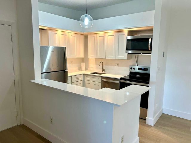 9624 S Belfort Circle 202, Tamarac, FL 33321