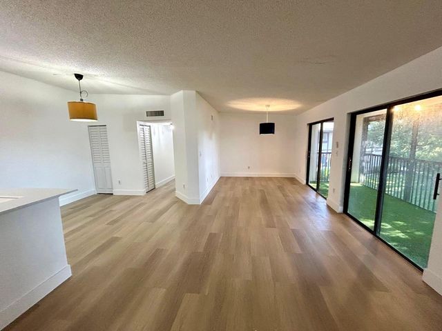 9624 S Belfort Circle 202, Tamarac, FL 33321