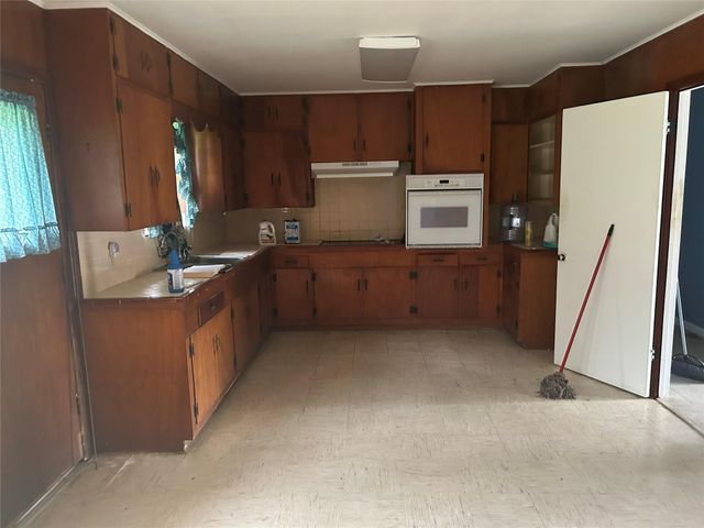 1301 Adell Street, Bay City, TX 77414