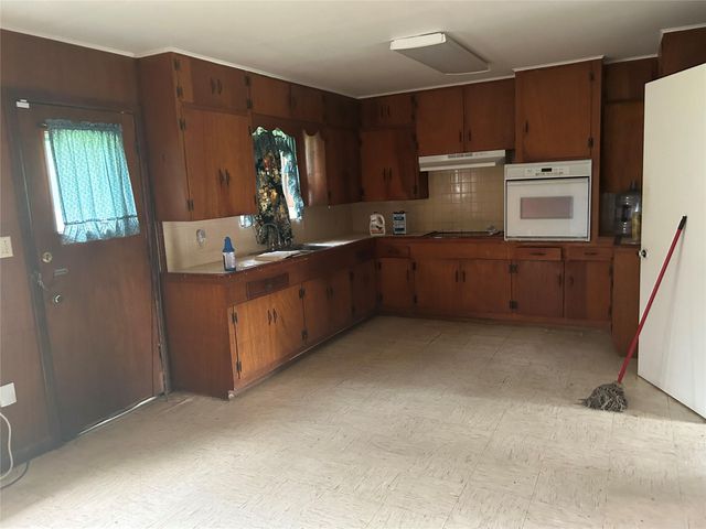 1301 Adell Street, Bay City, TX 77414