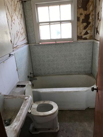 1301 Adell Street, Bay City, TX 77414