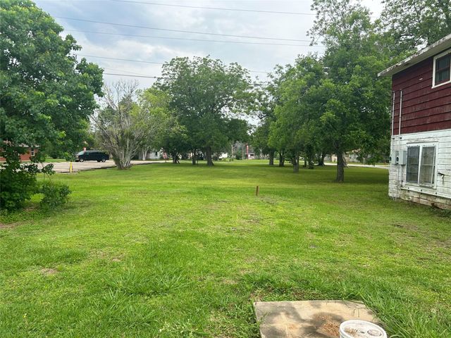 1301 Adell Street, Bay City, TX 77414