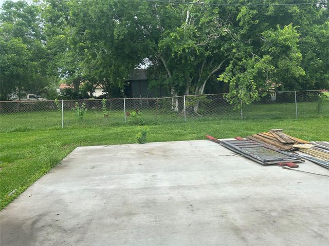 1301 Adell Street, Bay City, TX 77414