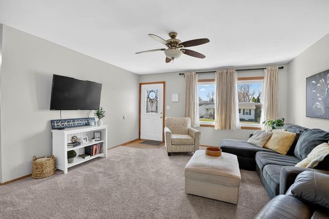 1204 Sunnyside Circle, Cedar Falls, IA 50613