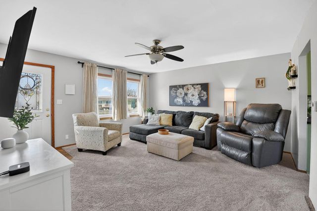 1204 Sunnyside Circle, Cedar Falls, IA 50613