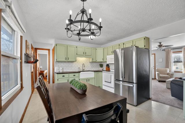 1204 Sunnyside Circle, Cedar Falls, IA 50613