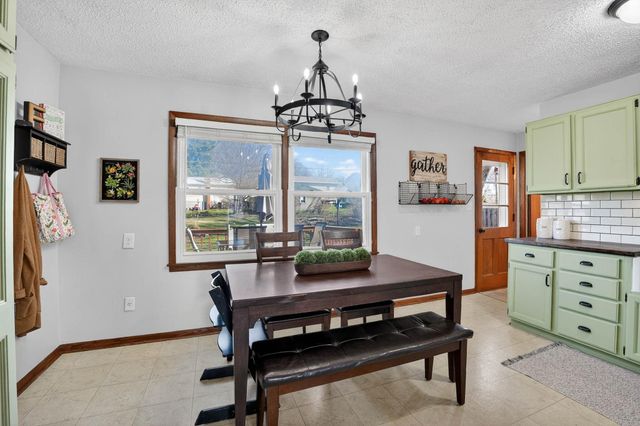 1204 Sunnyside Circle, Cedar Falls, IA 50613