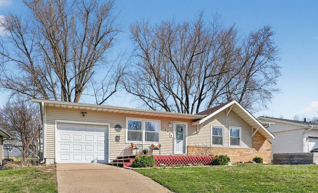 1204 Sunnyside Circle, Cedar Falls, IA 50613