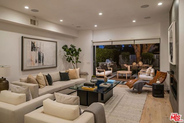 616 N Fuller Avenue, Los Angeles, CA 90036