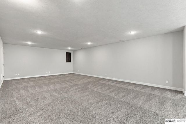 11005 S 186th Avenue, Omaha, NE 68136