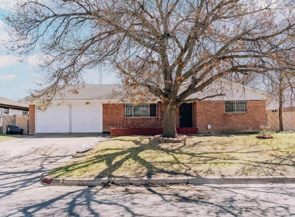 2913 Laredo Drive, Fort Worth, TX 76116