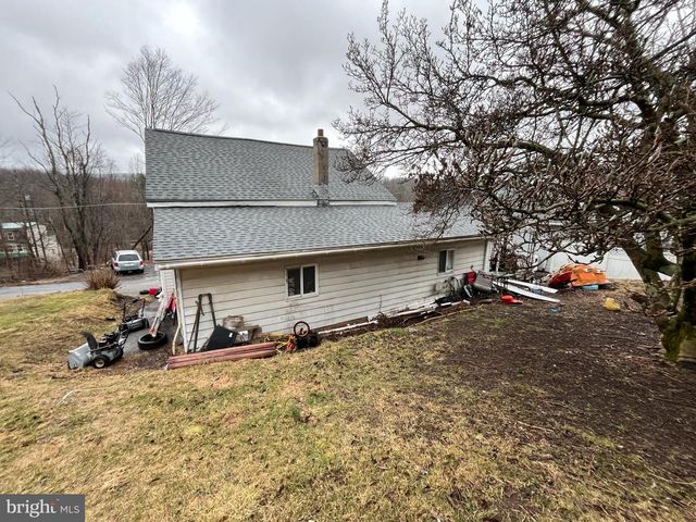 3 GOLF RD, Barnesville, PA 18214