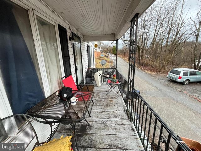 3 GOLF RD, Barnesville, PA 18214