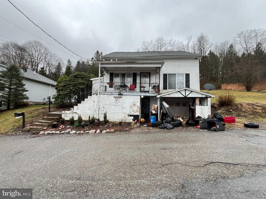 3 GOLF RD, Barnesville, PA 18214