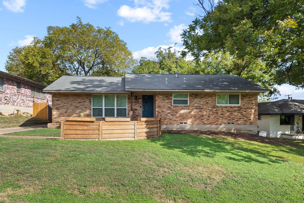 2861 W 9th Street, Dallas, TX 75211 — exterior