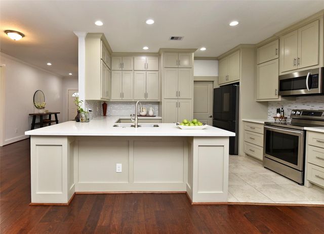7954 Sparta Street, Houston, TX 77028