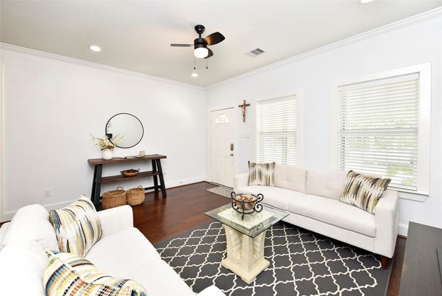 7954 Sparta Street, Houston, TX 77028