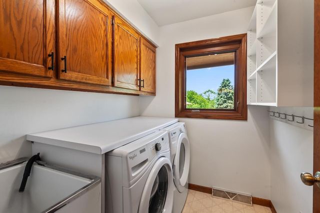 2230 Stony Ridge DRIVE, Waukesha, WI 53189