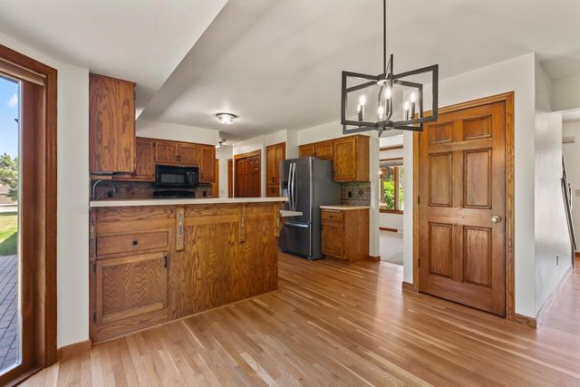 2230 Stony Ridge DRIVE, Waukesha, WI 53189