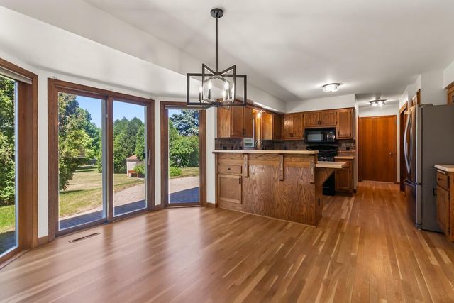 2230 Stony Ridge DRIVE, Waukesha, WI 53189