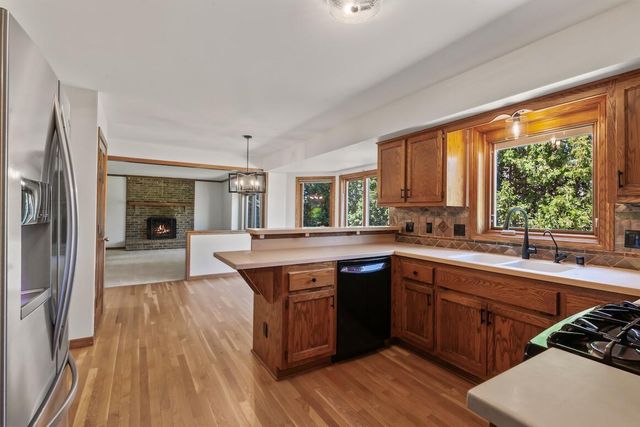 2230 Stony Ridge DRIVE, Waukesha, WI 53189