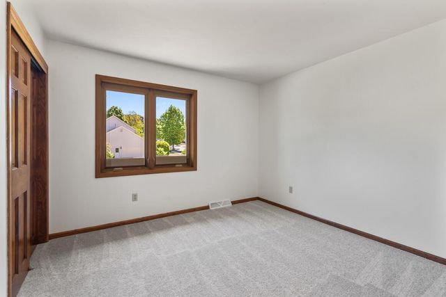 2230 Stony Ridge DRIVE, Waukesha, WI 53189