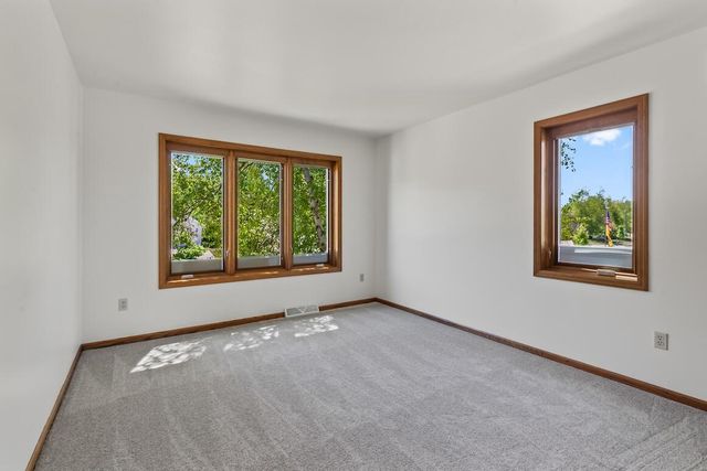 2230 Stony Ridge DRIVE, Waukesha, WI 53189