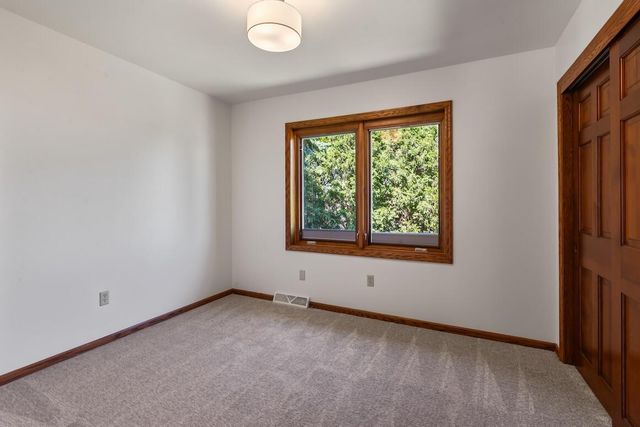 2230 Stony Ridge DRIVE, Waukesha, WI 53189